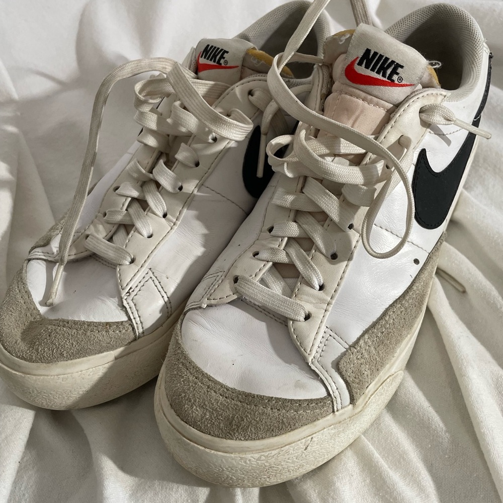 NIKE White and Black Women's Sneakers